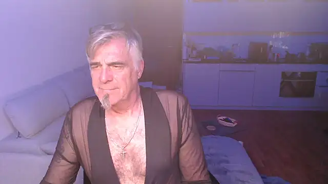 Buidapest online show from 04.04.26