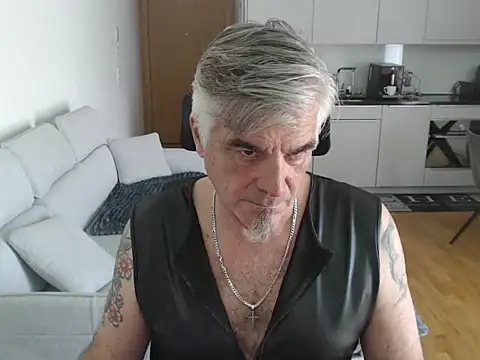 Buidapest online show from 04.19.26