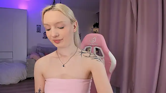 Tiffany Paw online show from 02.25.26