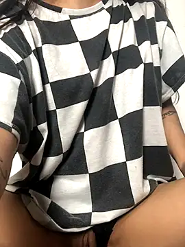 Snapshot of I-Am-Vilu chatting on 11.22.25 I-Am-Vilu online show from 11.22.25