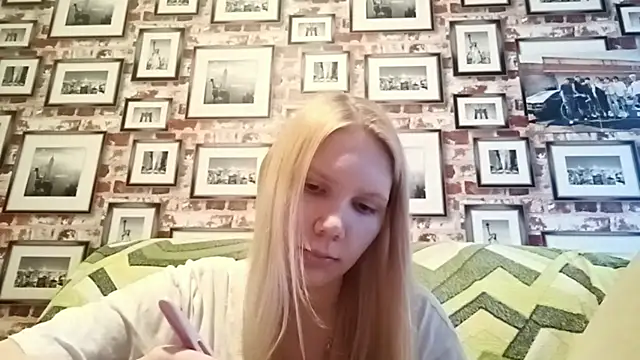 EvieBaggette online show from 11.20.25