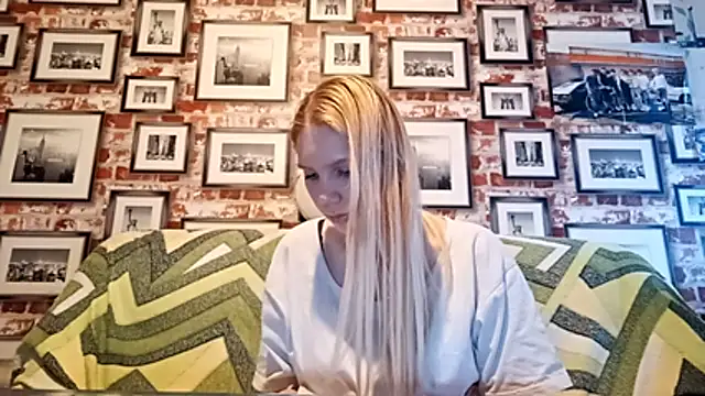 EvieBaggette online show from 11.24.25