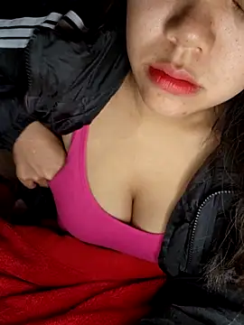 Snapshot of Xiu-L chatting on 11.19.25 Xiu-L online show from 11.19.25