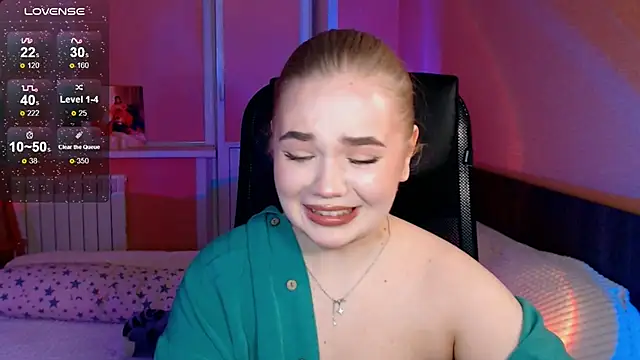 Snapshot of EmiRisse chatting on 12.01.25 EmiRisse online show from 12.01.25