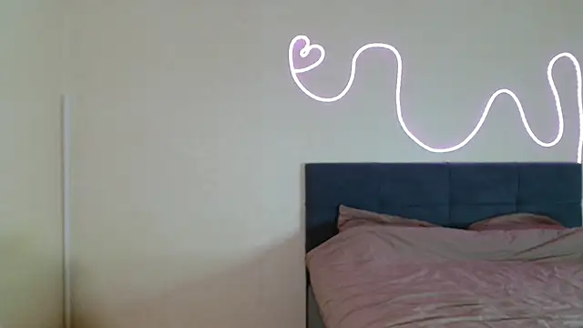 Snapshot of eva_vuv chatting on 11.22.25 eva vuv online show from 11.22.25