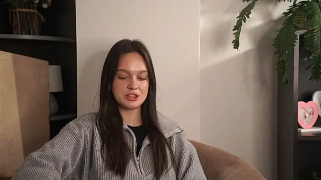 Snapshot of CoreneMollicone chatting on 11.20.25 CoreneMollicone online show from 11.20.25