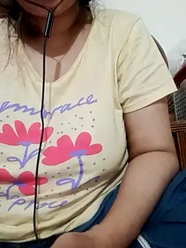 Snapshot of rupamim chatting on 12.15.25 rupamim online show from 12.15.25