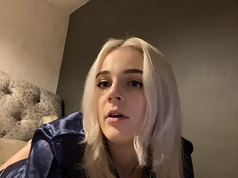 BellaJade  online show from 11.18.25