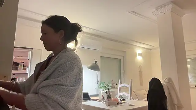 AnnaSophiaX online show from 12.02.25