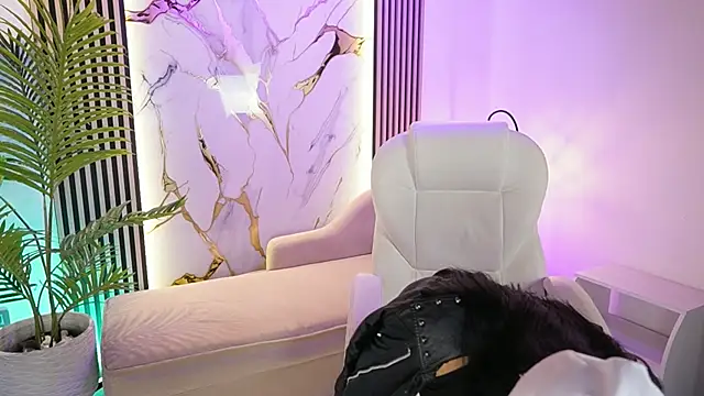 MeganLowell online show from 11.27.25