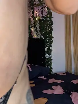 ArielleMillerr- online show from 11.22.25