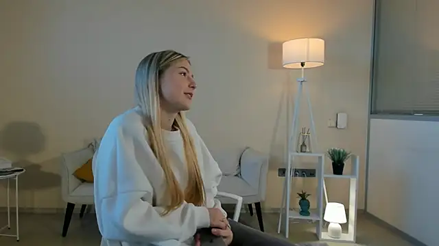 LaunaStrate online show from 11.20.25