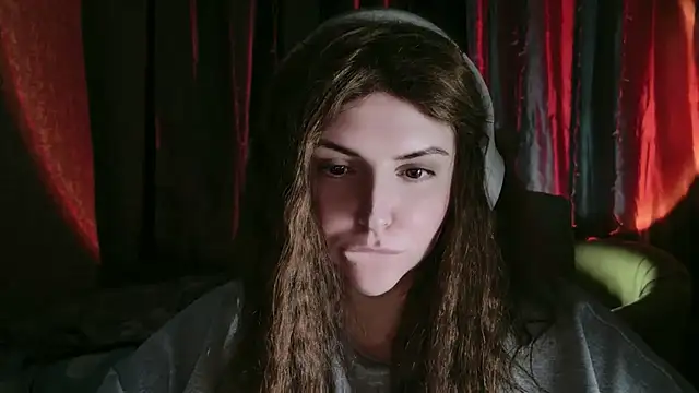 Snapshot of DaraSecret chatting on 11.18.25 DaraSecret online show from 11.18.25