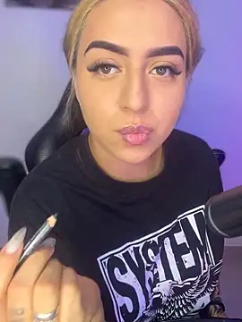 Snapshot of VeloraVyxen_ chatting on 11.18.25 VeloraVyxen online show from 11.18.25