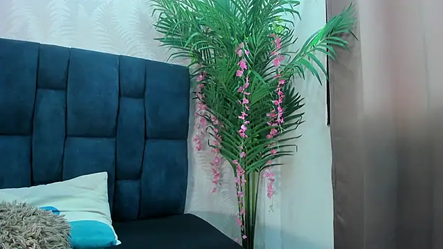 Snapshot of Holly_Sly chatting on 11.24.25 Holly Sly online show from 11.24.25