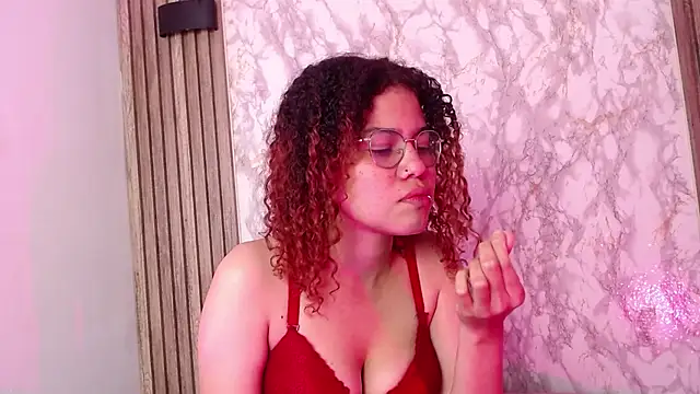 Snapshot of Annie_Chers chatting on 11.18.25 Annie Chers online show from 11.18.25