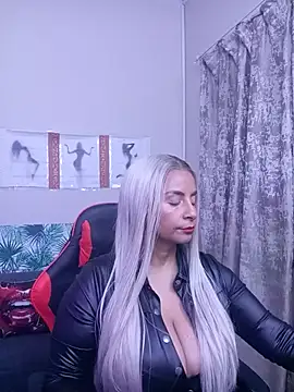 Snapshot of LaReineCleo chatting on 06.29.26 LaReineCleo online show from 06.29.26