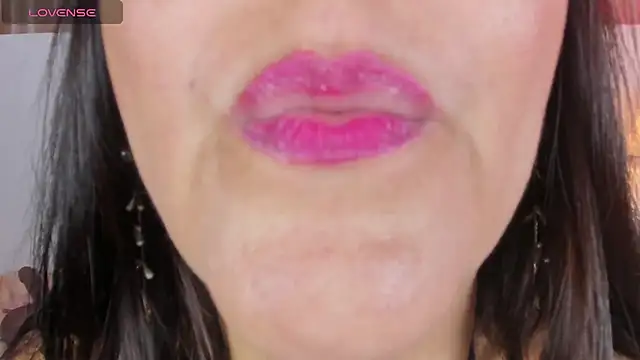 Snapshot of Sharlotte_BBW_ chatting on 11.19.25 Sharlotte BBW online show from 11.19.25