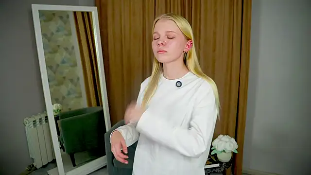 NakitaSwam online show from 11.19.25