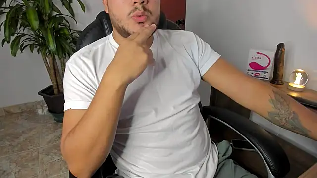 Snapshot of Mark__Brown chatting on 11.20.25 Mark Brown online show from 11.20.25