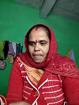 Snapshot of Qxjiya chatting on 11.19.25 Qxjiya online show from 11.19.25