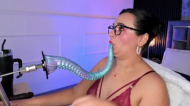 Snapshot of Sienarosewood chatting on 06.19.26 Sienarosewood online show from 06.19.26