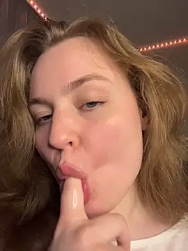 Snapshot of _whorimi chatting on 12.14.25 whorimi online show from 12.14.25