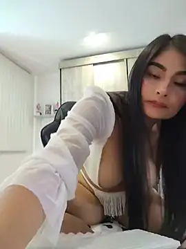 Snapshot of Laia_torres1 chatting on 06.27.26 Laia torres1 online show from 06.27.26