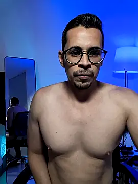 Snapshot of hadonis chatting on 11.28.25 hadonis online show from 11.28.25