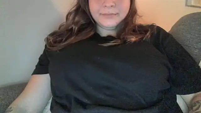 Snapshot of xxxluana chatting on 04.23.26 xxxluana online show from 04.23.26