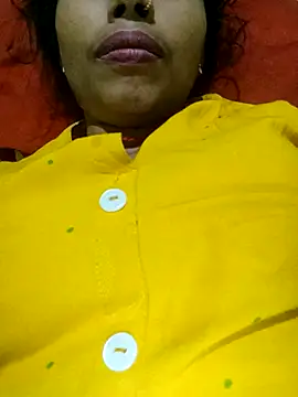 Snapshot of Hott_myraa chatting on 12.05.25 Hott myraa online show from 12.05.25