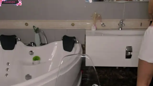 TracyCrawford online show from 11.29.25