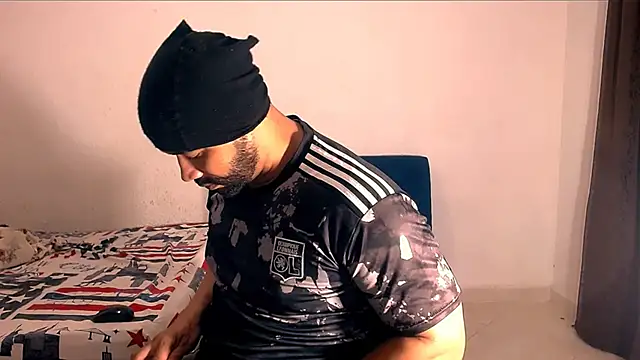 Snapshot of musclehetero chatting on 11.20.25 musclehetero online show from 11.20.25