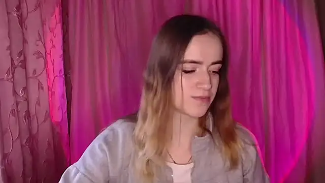 Illa May online show from 12.19.25