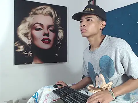 Snapshot of crissex3 chatting on 03.19.26 crissex3 online show from 03.19.26