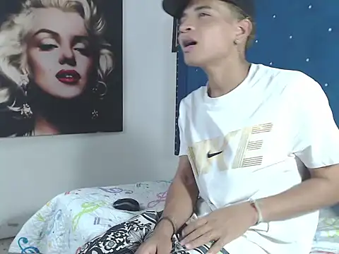 Snapshot of crissex3 chatting on 03.20.26 crissex3 online show from 03.20.26