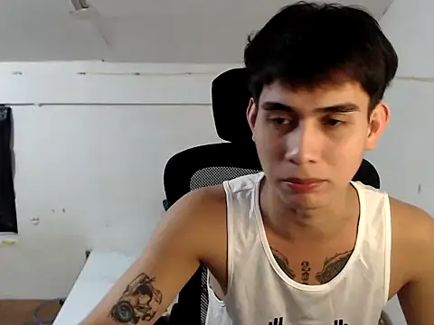 Snapshot of DecentGUy04 chatting on 11.20.25 DecentGUy04 online show from 11.20.25