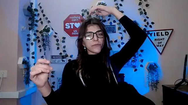 Snapshot of Sweeet_Emilyy chatting on 12.02.25 Sweeet Emilyy online show from 12.02.25