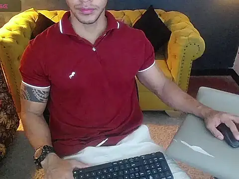 Snapshot of tayler_luke chatting on 11.29.25 tayler luke online show from 11.29.25