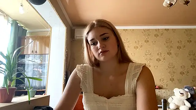 Snapshot of Malley_Saunds chatting on 11.20.25 Malley Saunds online show from 11.20.25