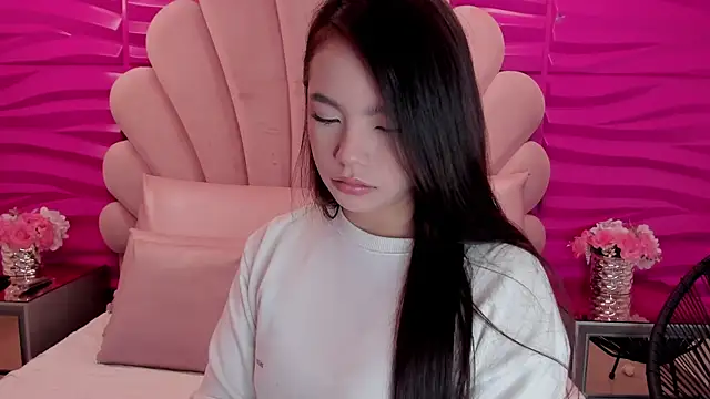 Snapshot of NatallieBlaze chatting on 11.26.25 NatallieBlaze online show from 11.26.25