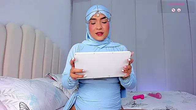 Amira-Zahra online show from 04.10.26