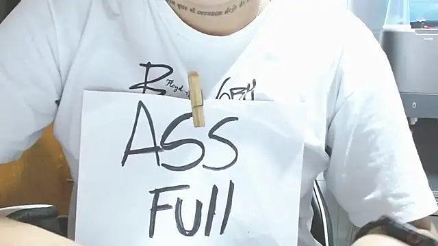 Snapshot of SLUT_MESSY_DIRTY chatting on 11.19.25 SLUT MESSY DIRTY online show from 11.19.25