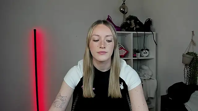 EvelynBlond online show from 04.02.26