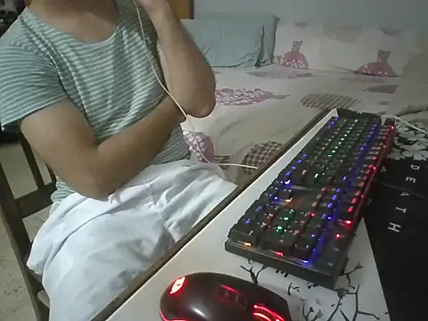 Snapshot of caiomurdock chatting on 11.21.25 caiomurdock online show from 11.21.25