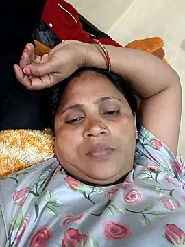 Snapshot of luxneha chatting on 11.20.25 luxneha online show from 11.20.25