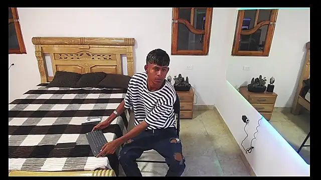 Snapshot of black_boy22_ chatting on 11.23.25 black boy22 online show from 11.23.25