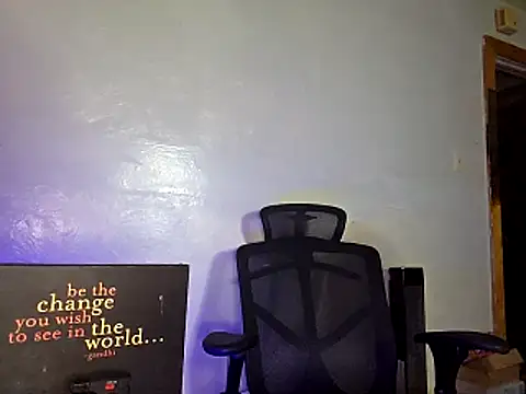 Snapshot of JockNThirsty chatting on 04.11.26 JockNThirsty online show from 04.11.26