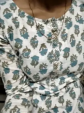 Snapshot of Roja__ chatting on 11.26.25 Roja online show from 11.26.25