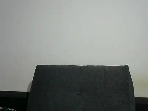 Snapshot of Erii18 chatting on 11.30.25 Erii18 online show from 11.30.25